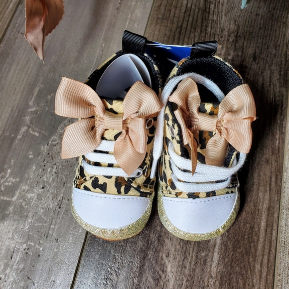 NWT Valen Sina Baby Girl Size 1 Walking Shoes Casual Soft Sneakers with Bows - Picture 12 of 16